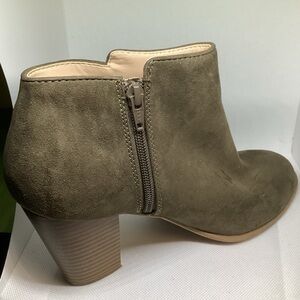 🎁 Green olive Suden boots